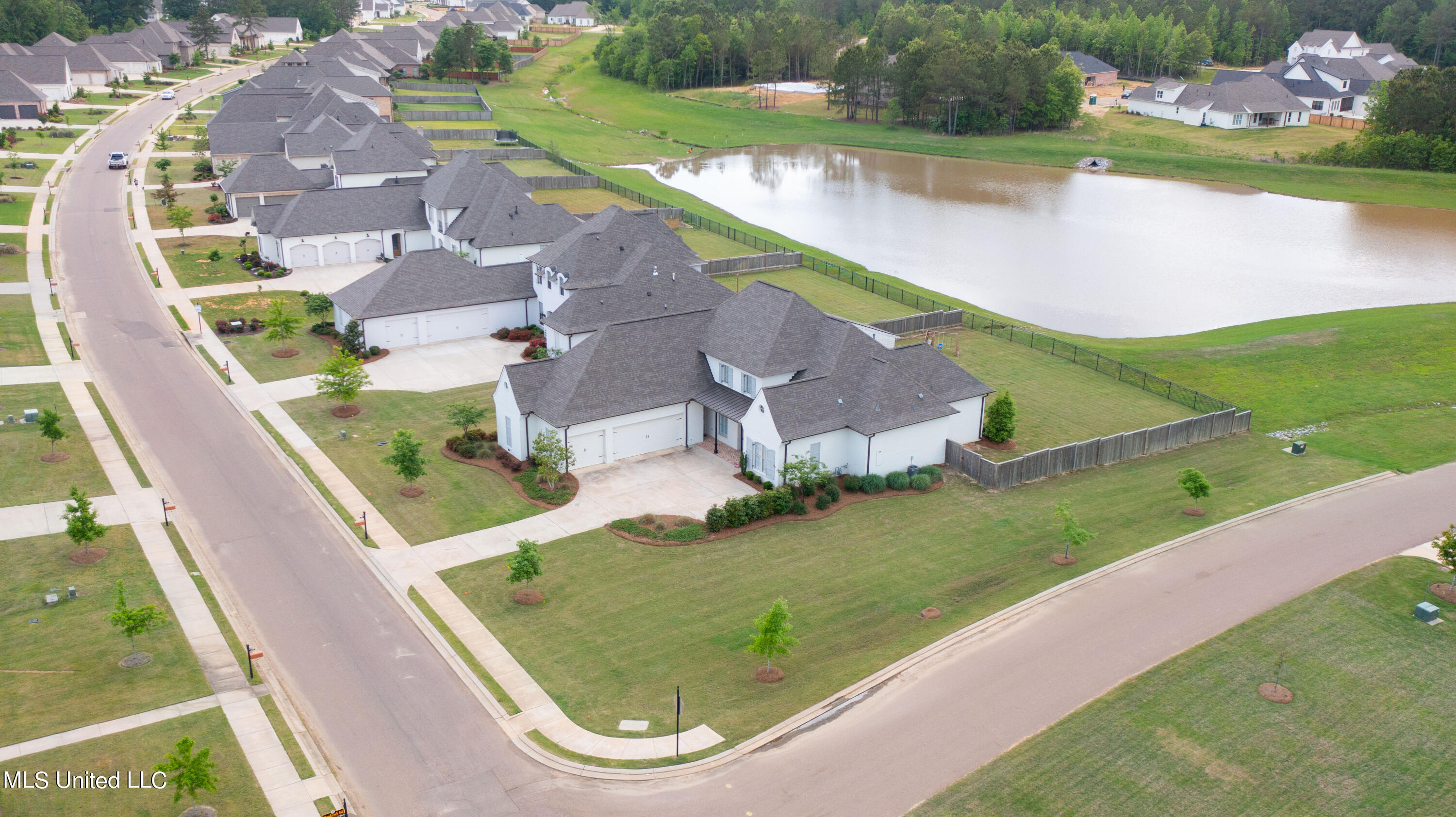 201 South Woodcreek Road Madison, MS 39110 - Photo 67 of 73 201 S Woodcreek-68