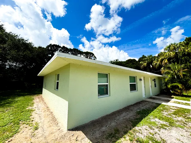 $1,700 | 2149 Sibley Avenue, Fort Pierce, FL 34982