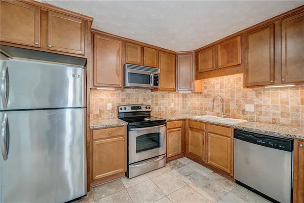 $2,300 | 280 Winding River Drive, Unit B, Atlanta, GA 30350