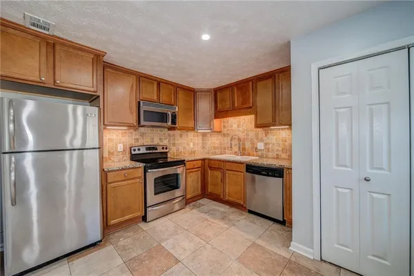 $2,300 | 280 Winding River Drive, Unit B, Atlanta, GA 30350