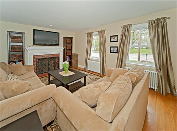 288 Gannett Road Scituate, MA 02066 - Photo 3 of 20 Gallery Image 3