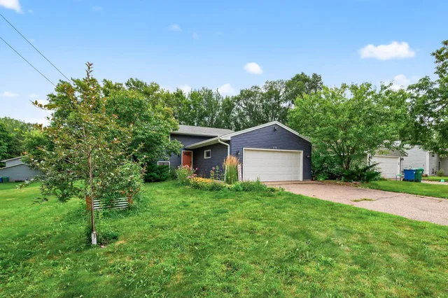 $325,000 | 2720 Grove Lane, Mound, MN 55364
