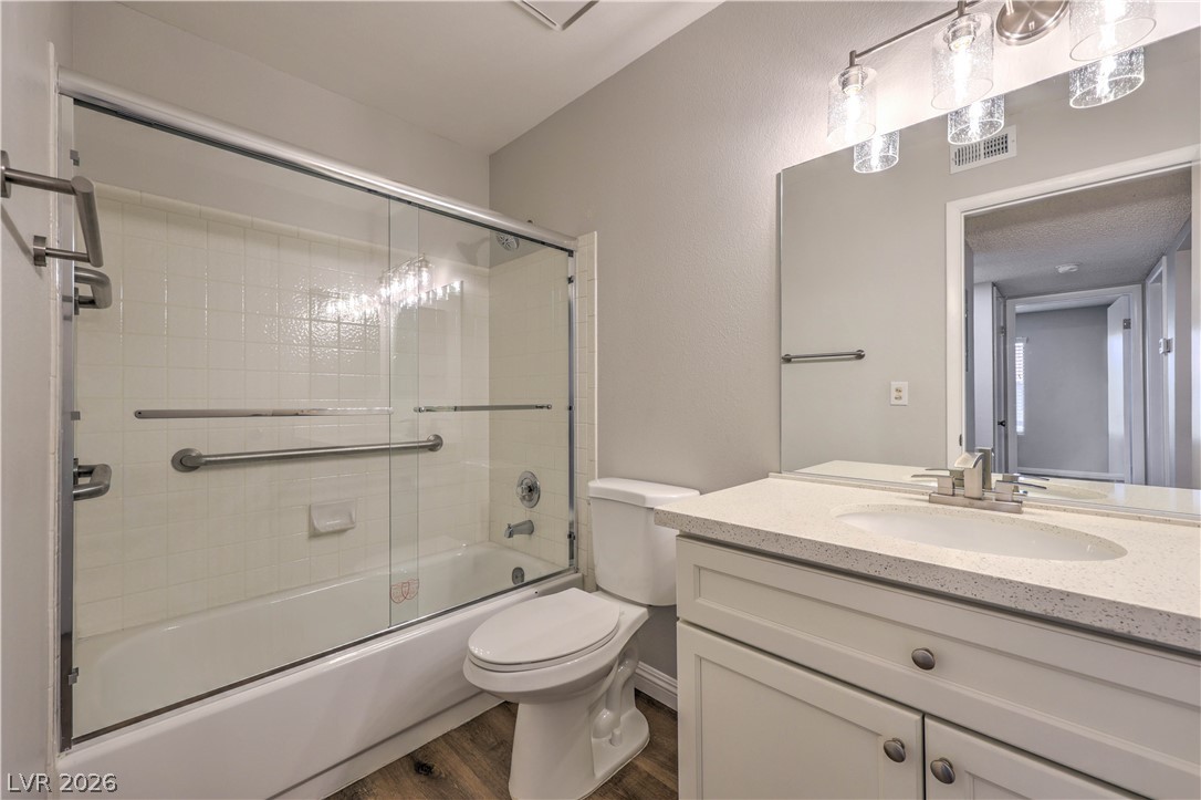 1575 West Warm Springs Road, Unit 322 Henderson, NV 89014 - Photo 19 of 25 Bright and clean bath with contemporary fixtures and a shower-tub combination.