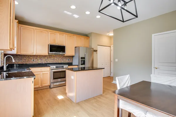 $405,000 | 2889 Peachtree Circle, Aurora, IL 60502