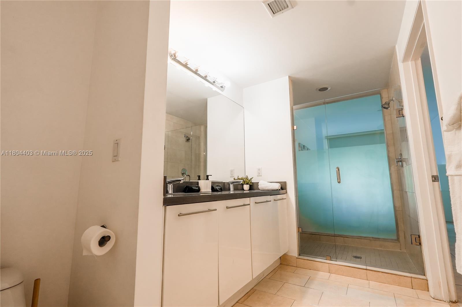 90 Southwest 3rd Street, Unit 1401 Miami, FL 33130 - Photo 12 of 21 Gallery Image 12