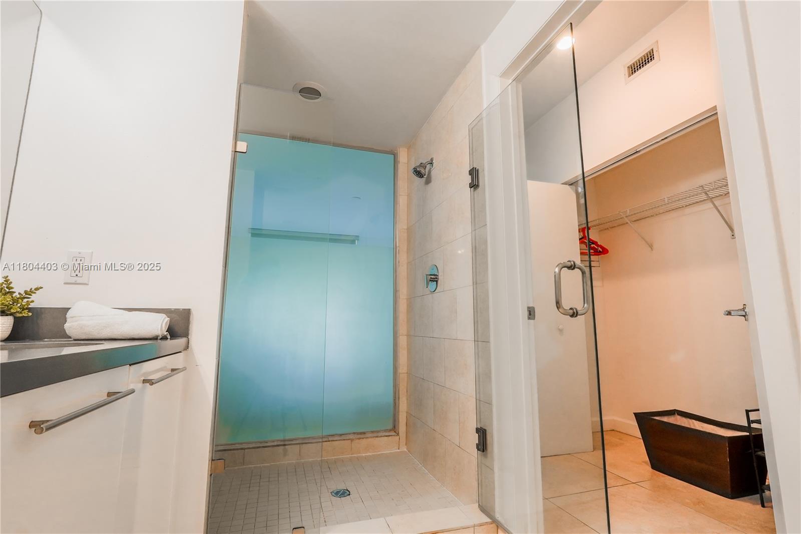 90 Southwest 3rd Street, Unit 1401 Miami, FL 33130 - Photo 13 of 21 Gallery Image 13
