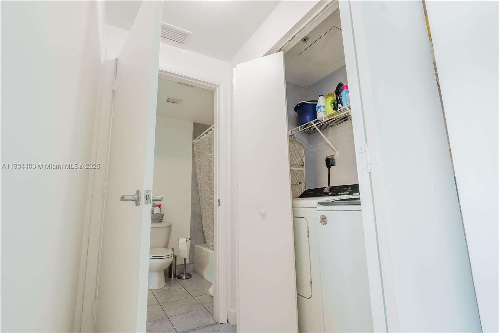90 Southwest 3rd Street, Unit 1401 Miami, FL 33130 - Photo 16 of 21 Gallery Image 16