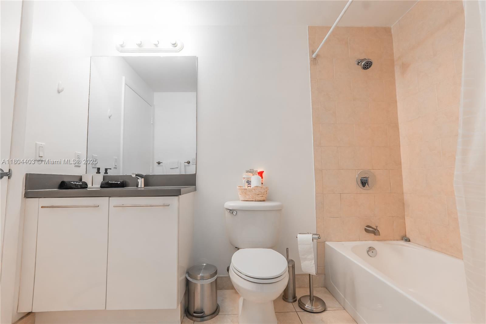90 Southwest 3rd Street, Unit 1401 Miami, FL 33130 - Photo 20 of 21 Gallery Image 20
