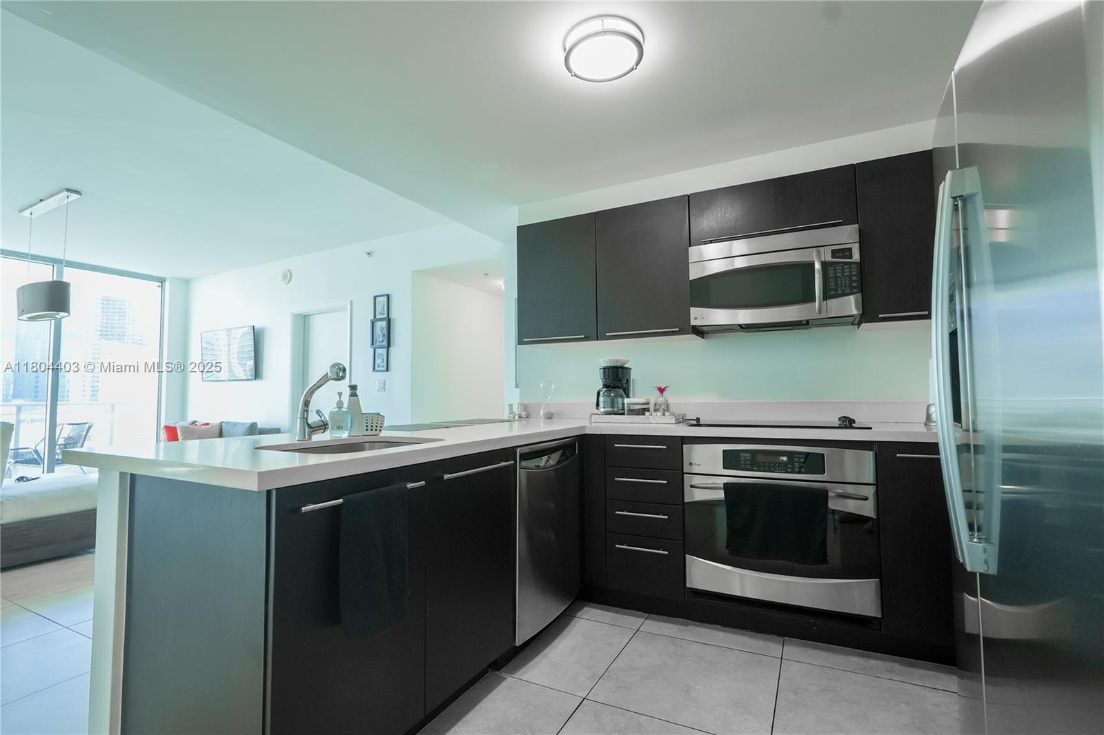90 Southwest 3rd Street, Unit 1401 Miami, FL 33130 - Photo 2 of 21 Gallery Image 2