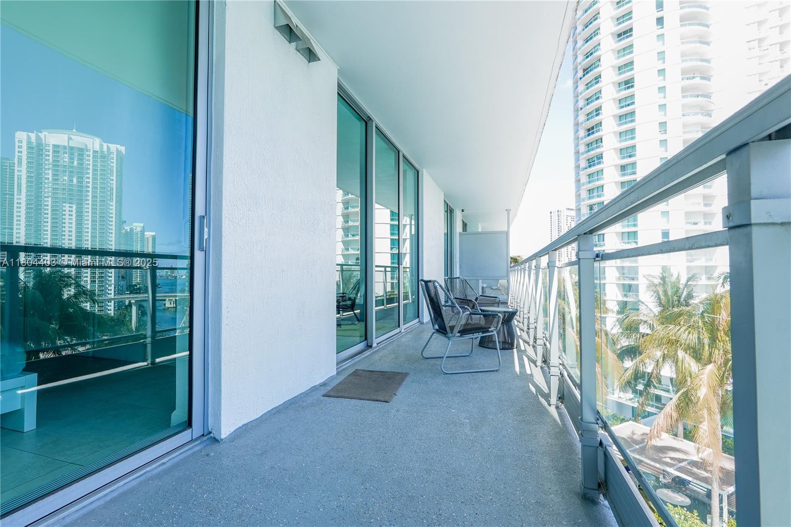 90 Southwest 3rd Street, Unit 1401 Miami, FL 33130 - Photo 5 of 21 Gallery Image 5
