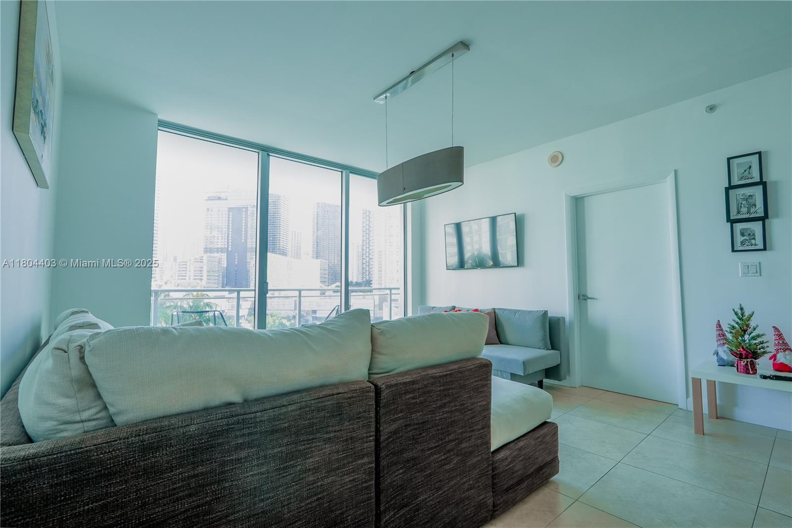 90 Southwest 3rd Street, Unit 1401 Miami, FL 33130 - Photo 6 of 21 Gallery Image 6