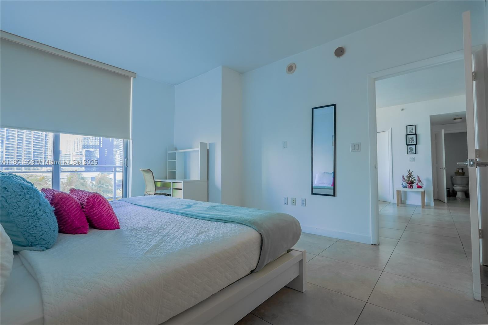 90 Southwest 3rd Street, Unit 1401 Miami, FL 33130 - Photo 8 of 21 Gallery Image 8