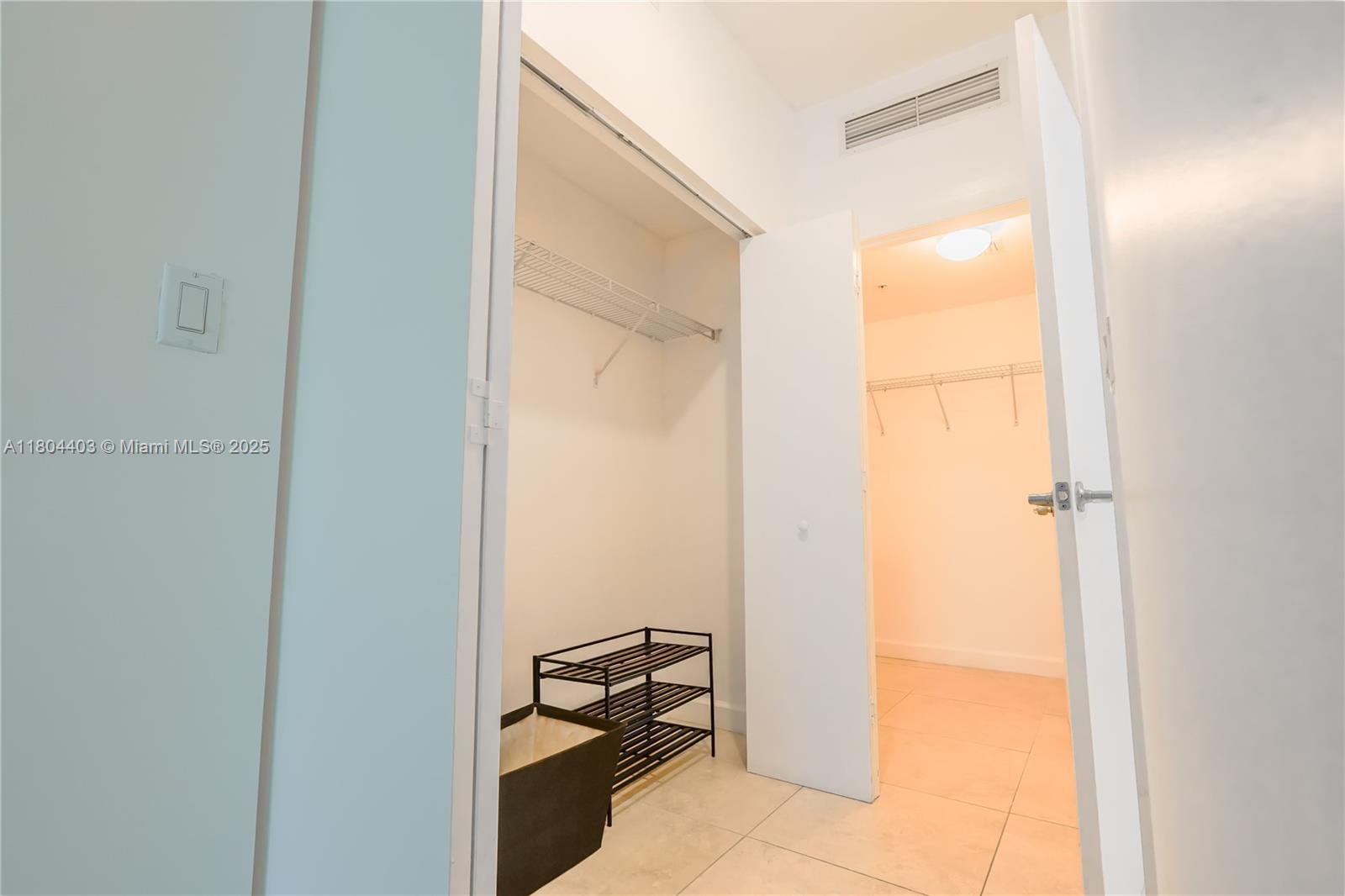 90 Southwest 3rd Street, Unit 1401 Miami, FL 33130 - Photo 9 of 21 Gallery Image 9