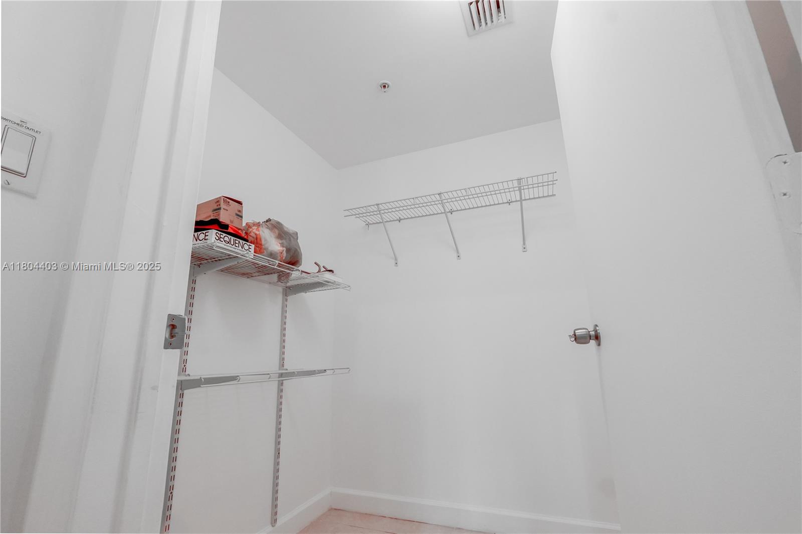 90 Southwest 3rd Street, Unit 1401 Miami, FL 33130 - Photo 10 of 21 Gallery Image 10