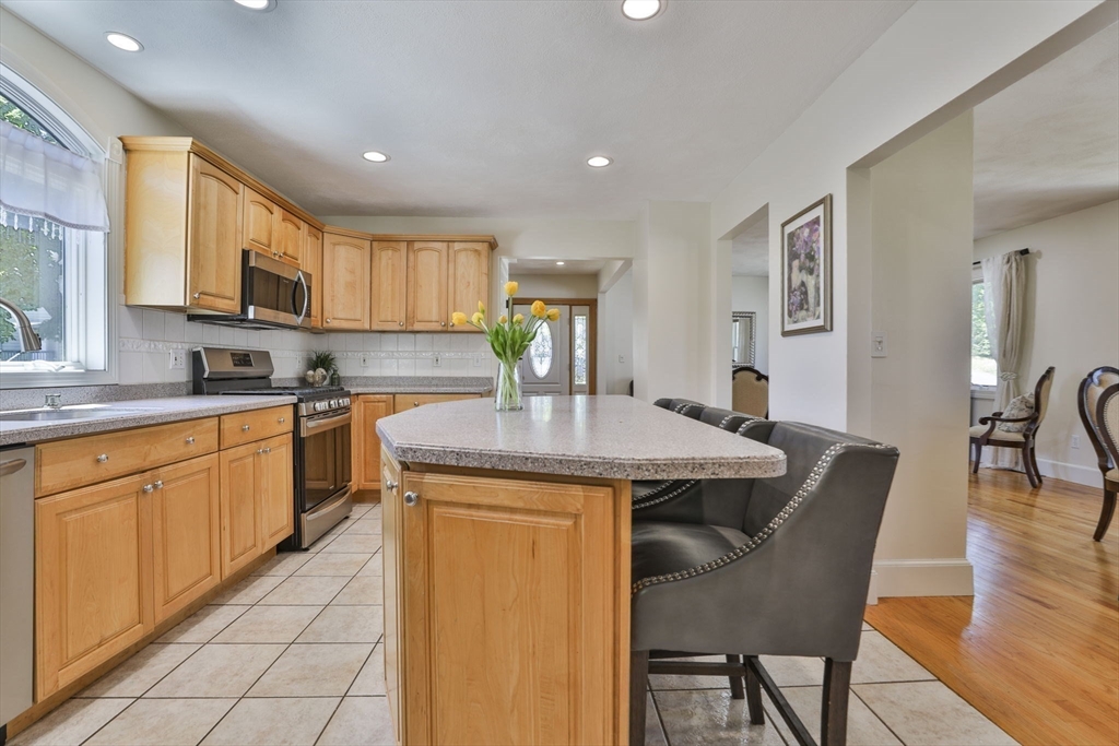 16 Endicott Street Saugus, MA 01906 - Photo 11 of 42