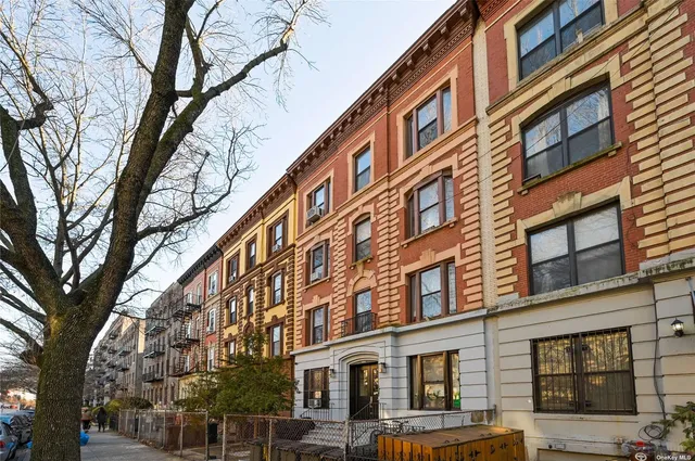 a view of a building and car parked