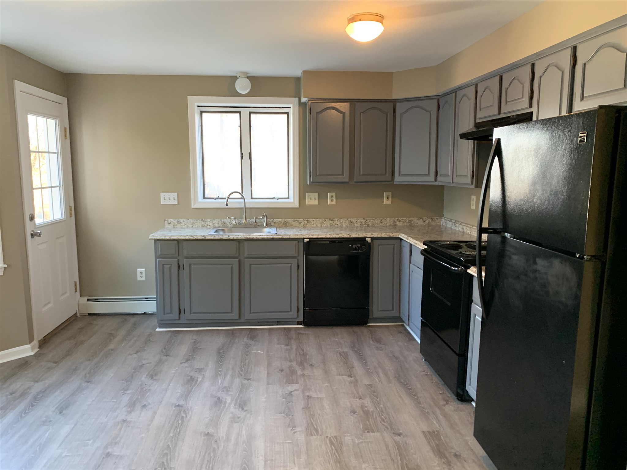 2 R Fenway Street Derry, NH 03038 - Photo 5 of 15 Gallery Image 5