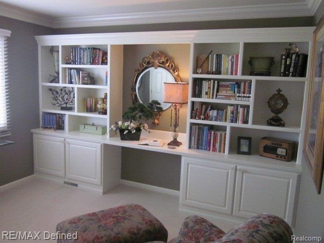 4250 Derry Court Rochester, MI 48306 - Photo 18 of 25 Bedroom 4 Built-ins
