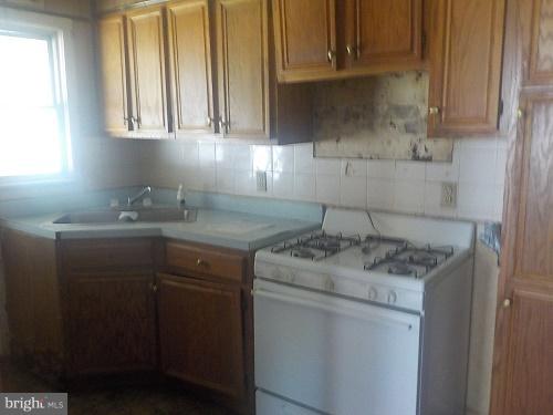 841 Arncliffe Road Baltimore, MD 21221 - Photo 5 of 7 Kitchen