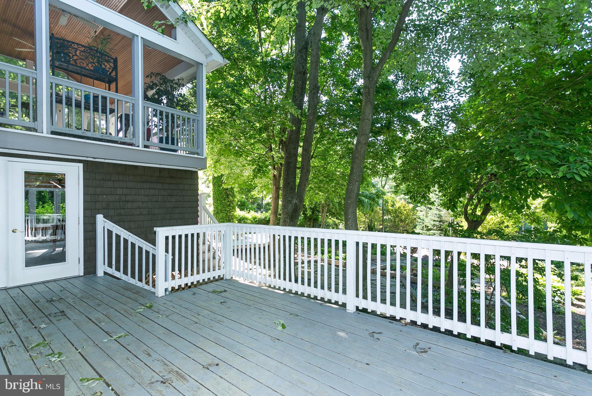 1 Midvale Road Baltimore, MD 21210 - Photo 26 of 30 a view of balcony with wooden floor and fence