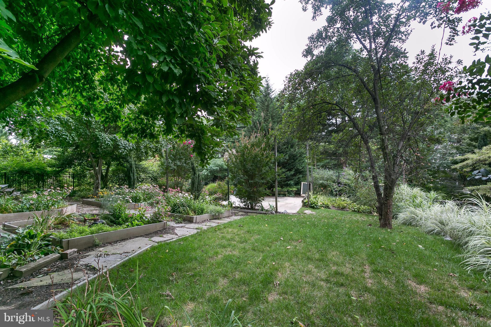 1 Midvale Road Baltimore, MD 21210 - Photo 27 of 30 a view of a backyard with a garden