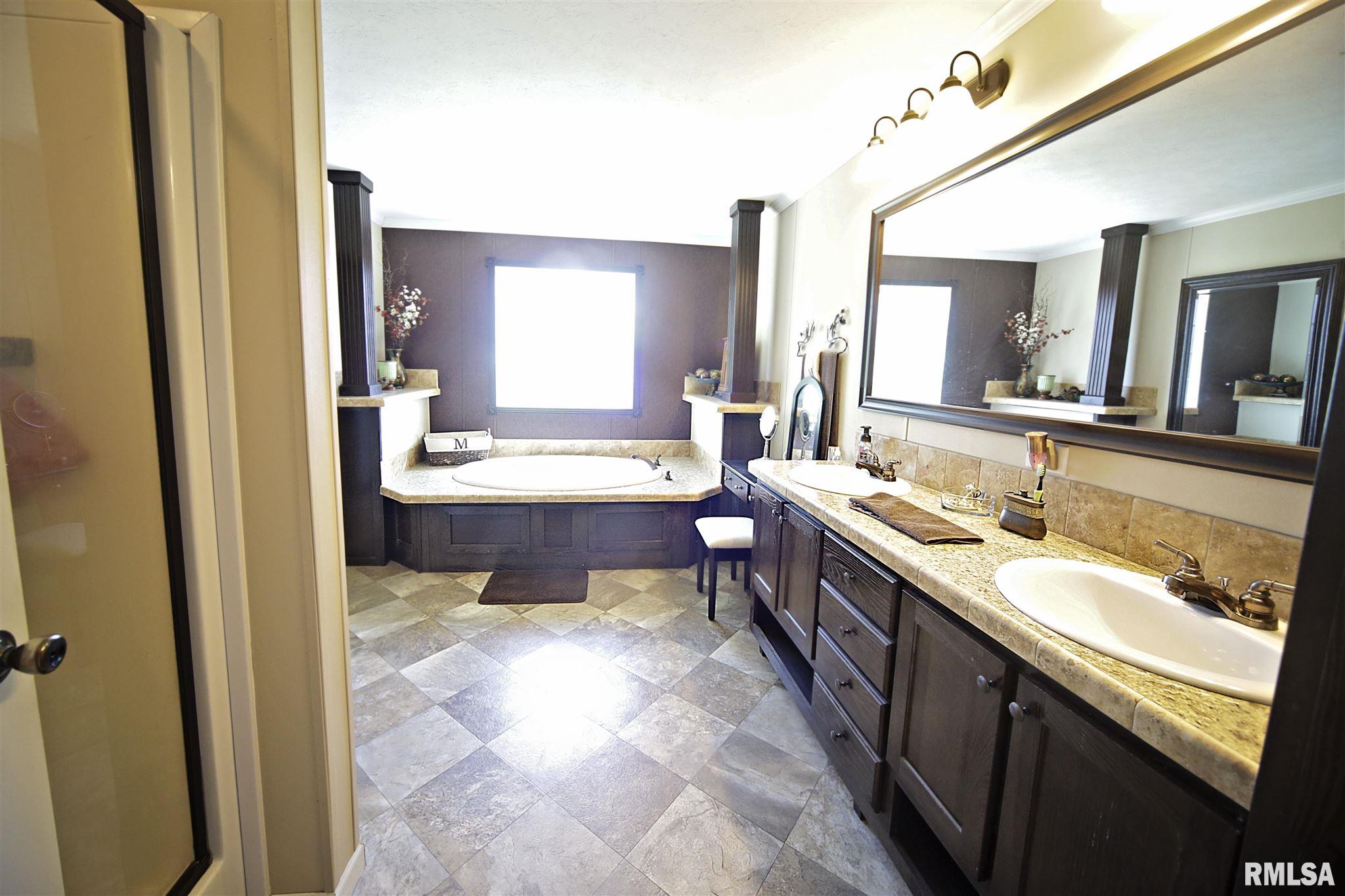 11240 Rock Creek Road Pittsburg, IL 62974 - Photo 9 of 22
