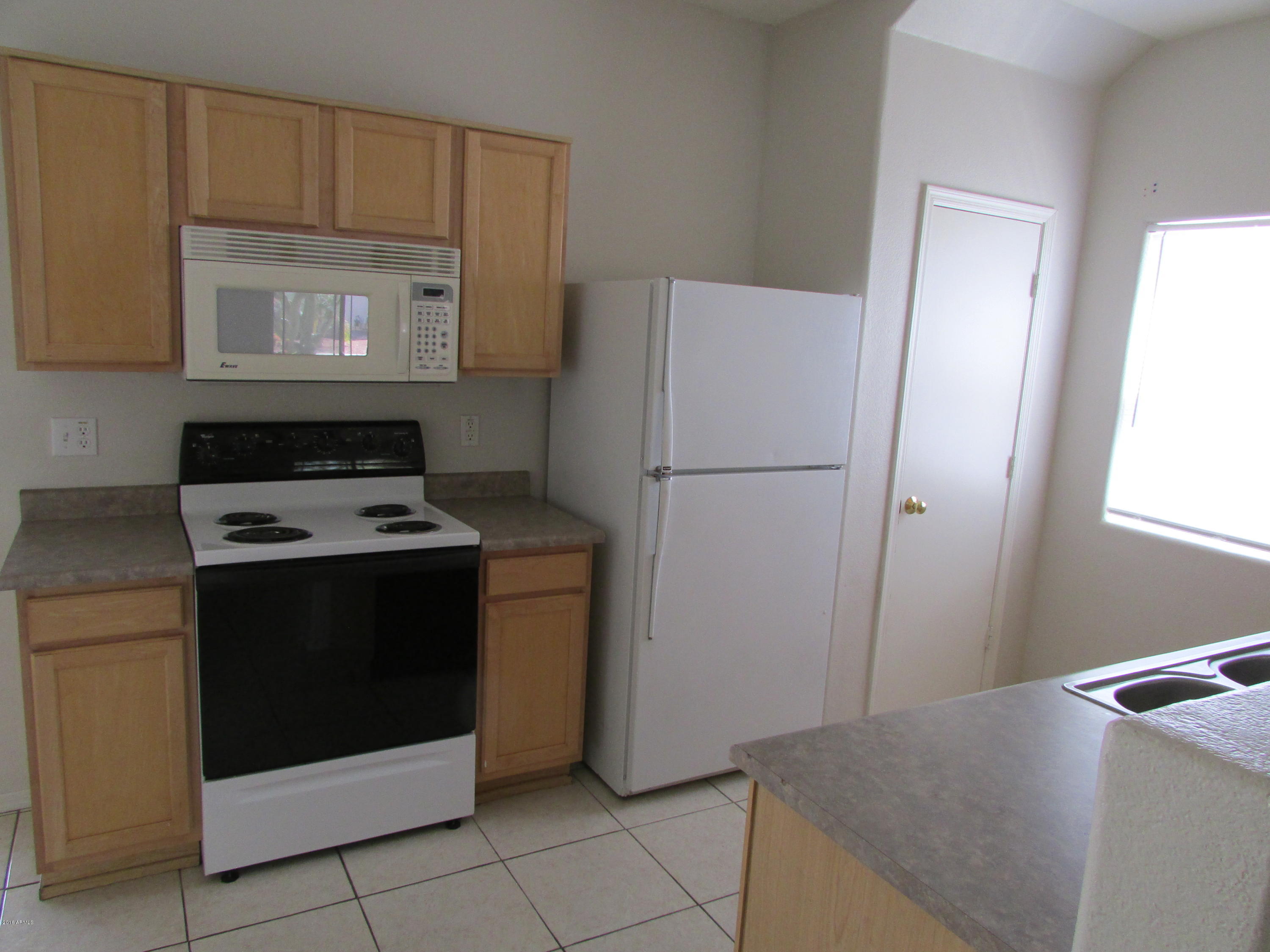 13238 West Redfield Road Surprise, AZ 85379 - Photo 4 of 17 IMG_1717