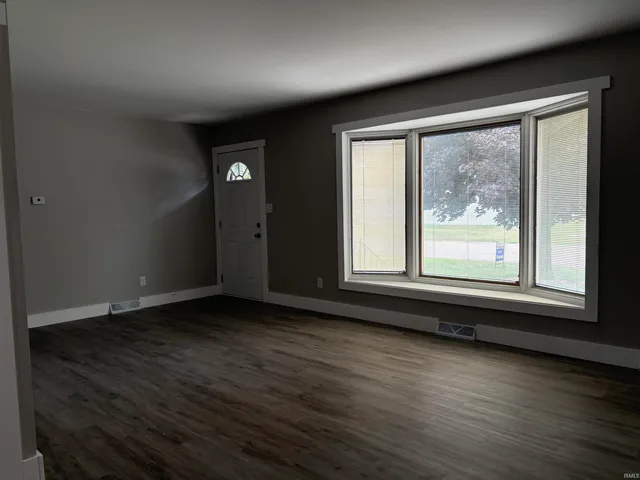 $309,900 | 1403 Lakeview Boulevard, Warsaw, IN 46580