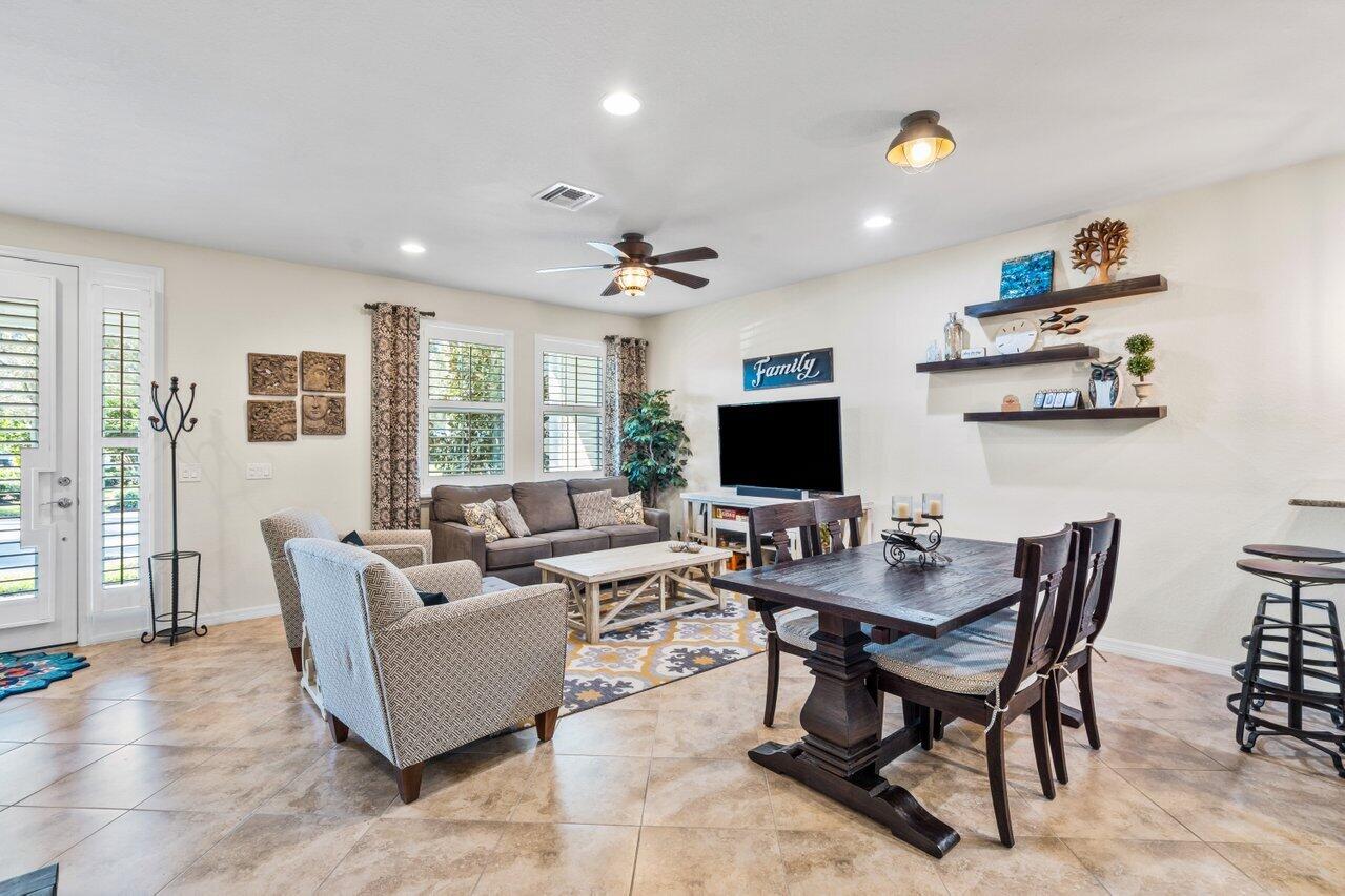 1311 Community Drive Jupiter, FL 33458 - Photo 4 of 32 008-1311CommunityDrive-Jupiter-FL-33458-