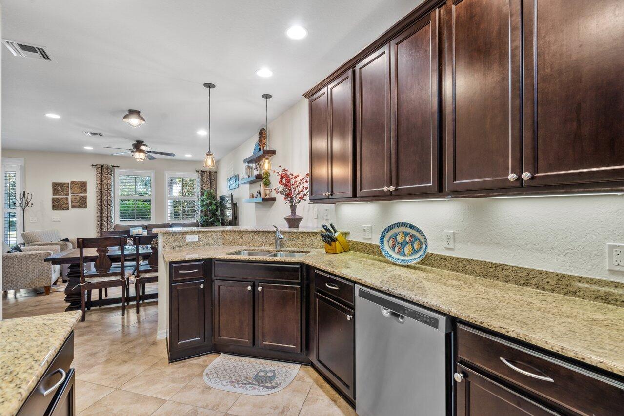 1311 Community Drive Jupiter, FL 33458 - Photo 8 of 32 013-1311CommunityDrive-Jupiter-FL-33458-