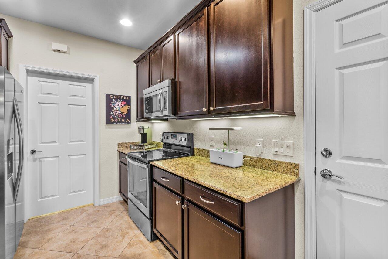 1311 Community Drive Jupiter, FL 33458 - Photo 9 of 32 012-1311CommunityDrive-Jupiter-FL-33458-
