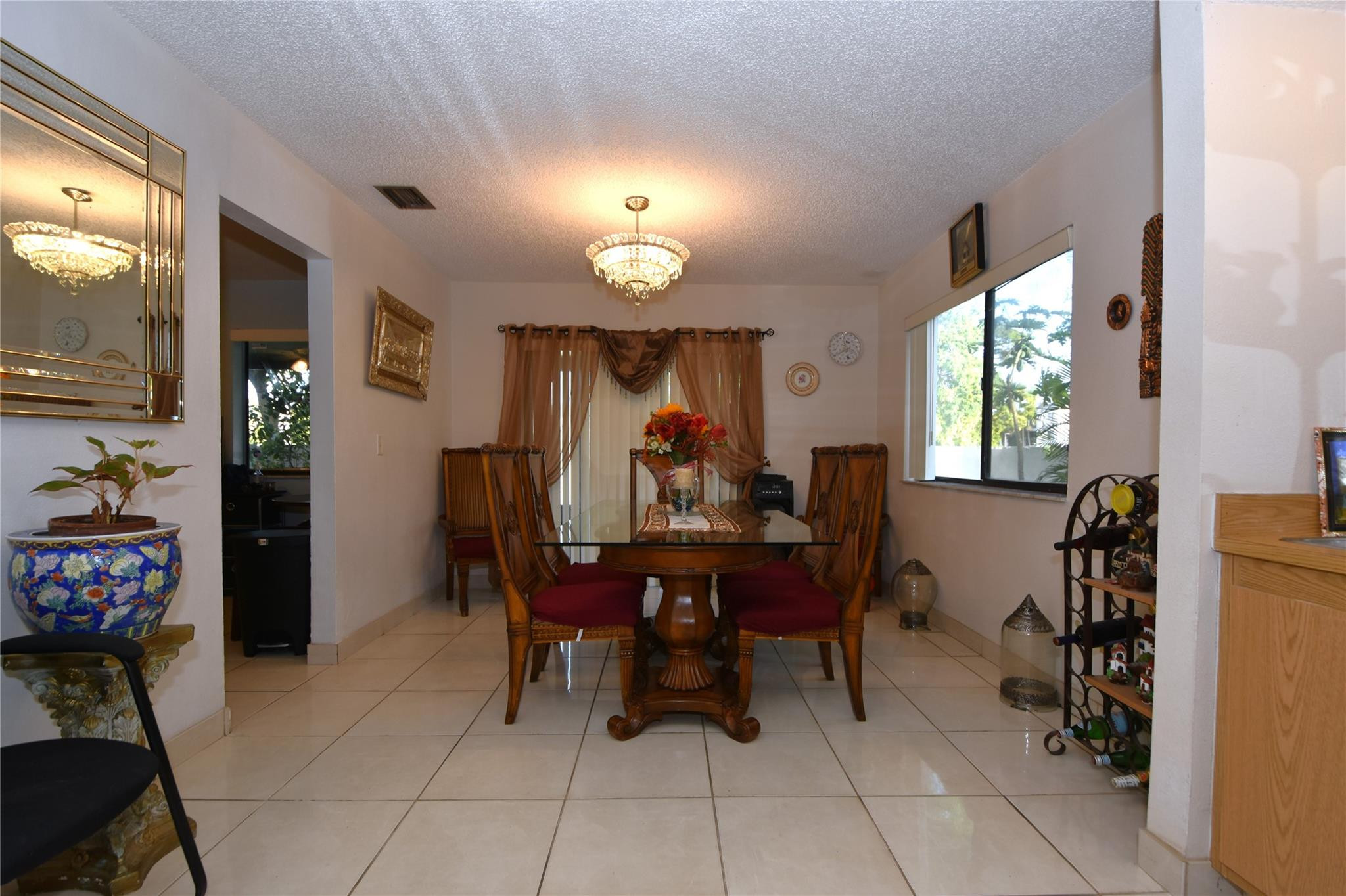 5226 Gate Lake Road, Unit 5226 Tamarac, FL 33319 - Photo 7 of 35 DINING