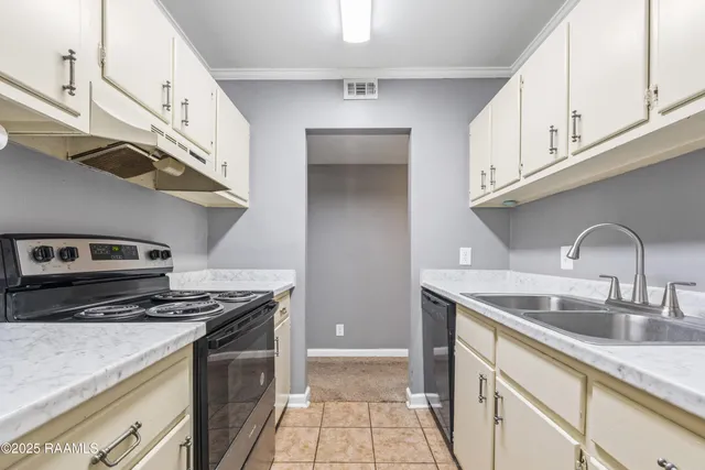 $135,000 | 220 Doucet Road, Unit 201A, Lafayette, LA 70503