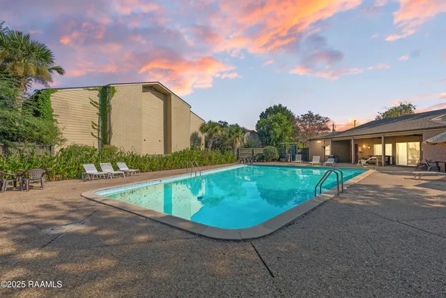 $135,000 | 220 Doucet Road, Unit 201A, Lafayette, LA 70503