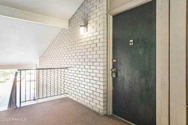 $129,000 | 220 Doucet Road, Unit 201A, Lafayette, LA 70503