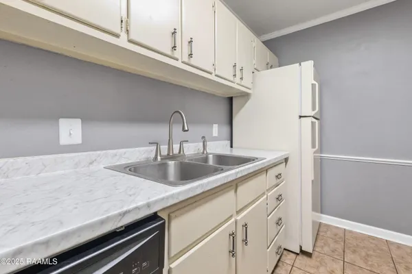 $129,000 | 220 Doucet Road, Unit 201A, Lafayette, LA 70503