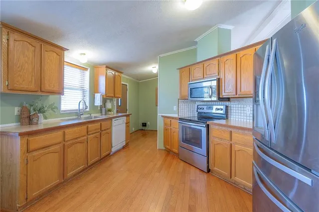 $220,000 | 186 Fascination Lane, Linn Valley, KS 66040