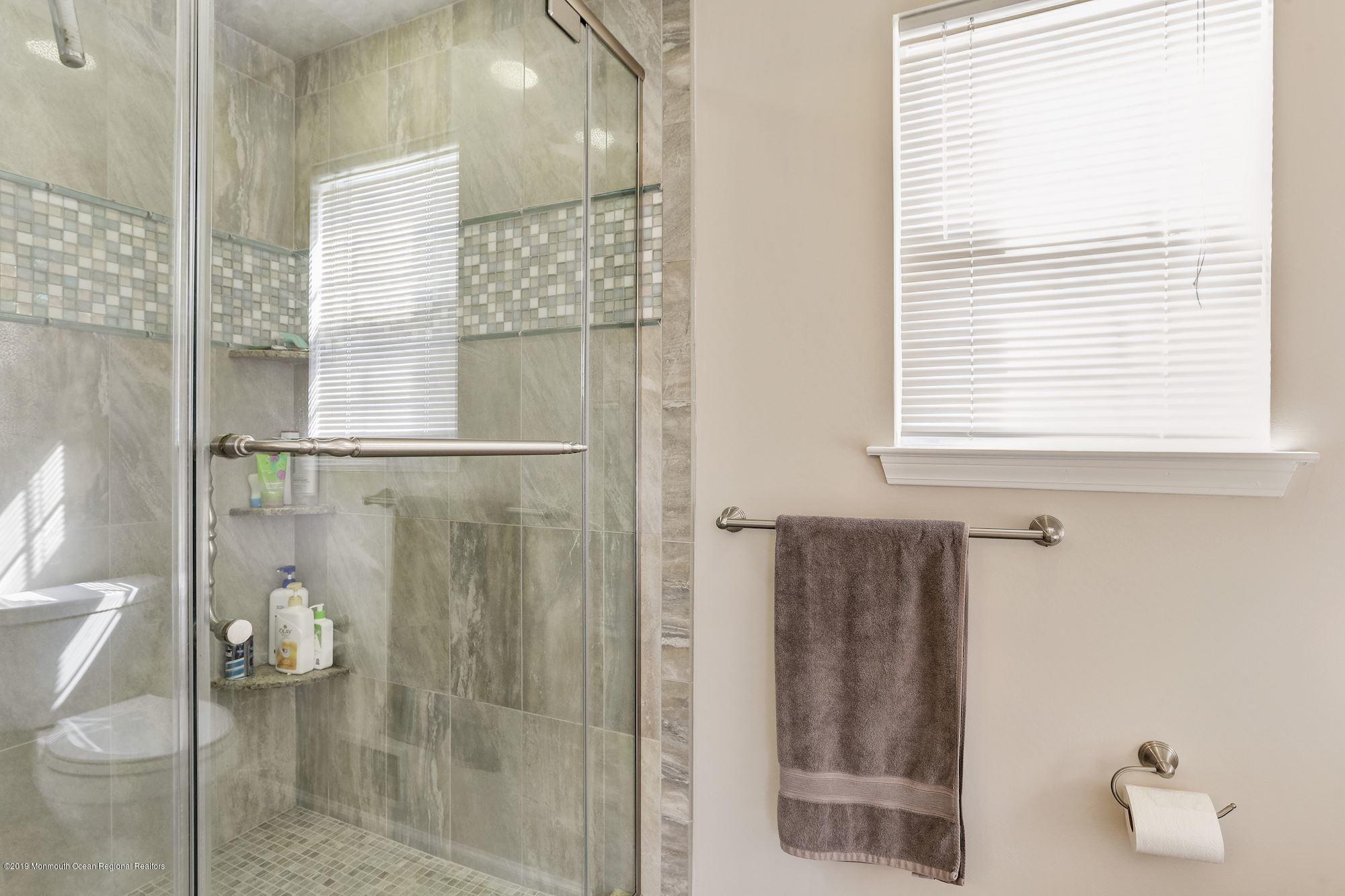 38 Bryce Canyon Road Howell, NJ 07731 - Photo 27 of 45 Master Bath
