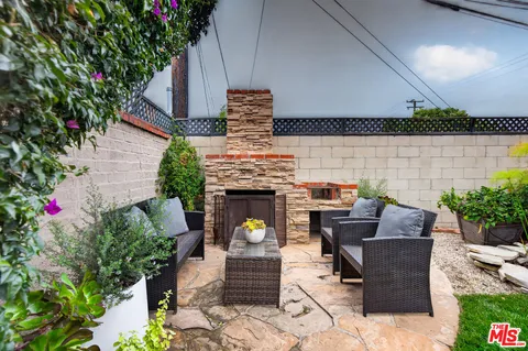 $1,585,000 | 2822 11th Street, Santa Monica, CA 90405