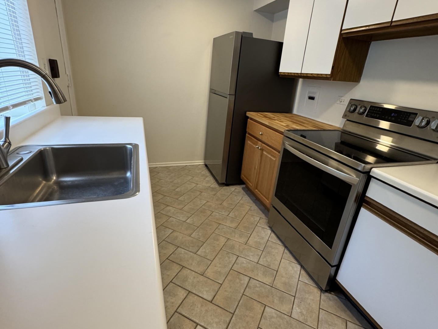 424 Braeside Road, Unit 2N Highland Park, IL 60035 - Photo 2 of 6
