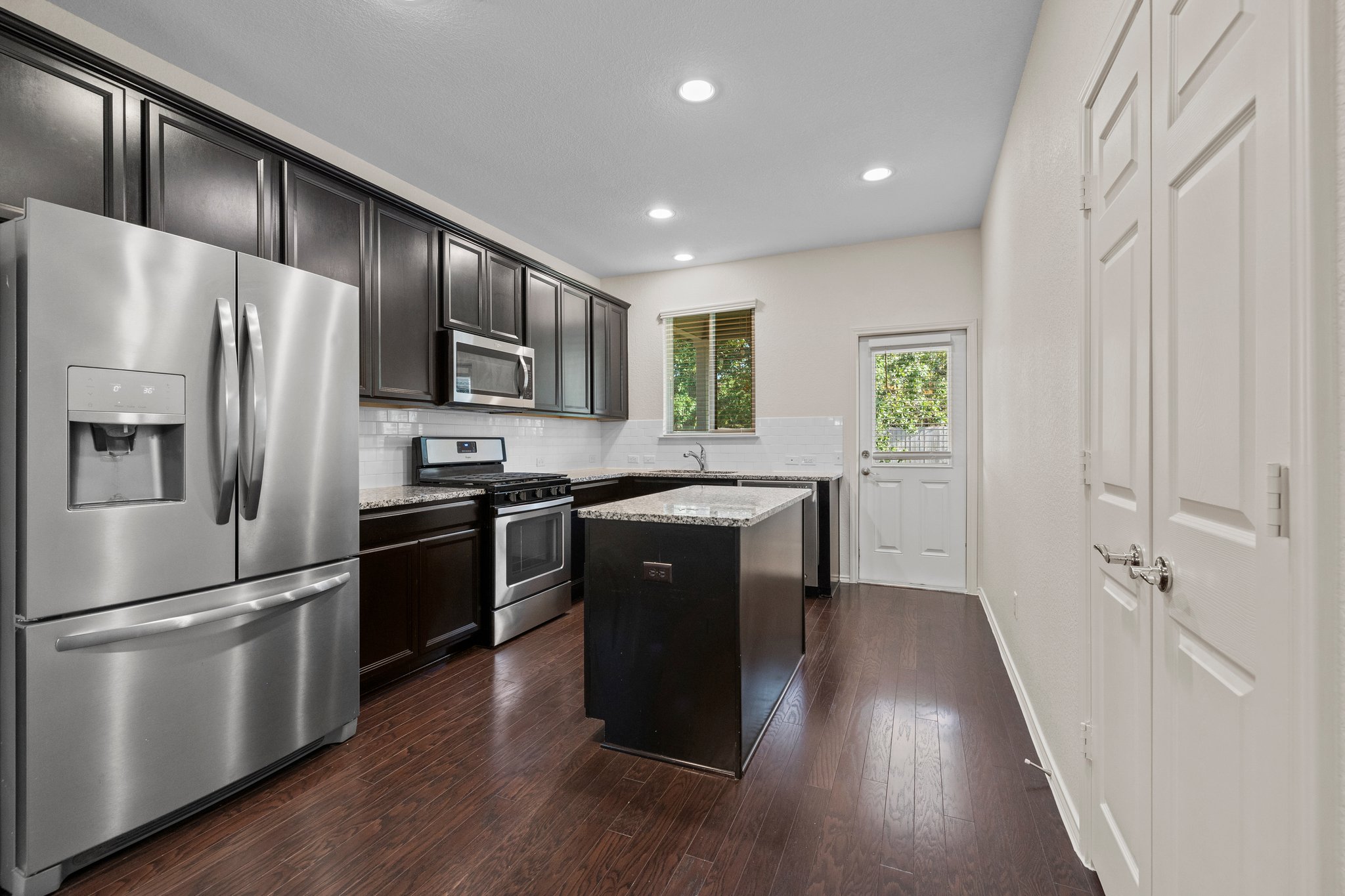 537 Bonnet Boulevard Georgetown, TX 78628 - Photo 9 of 25 Kitchen features recessed lighting and a center island.