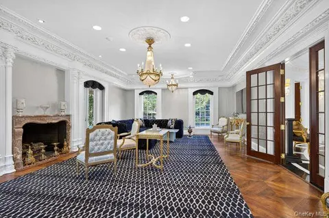 $5,300,000 | 8 Vista Lane, Glen Head, NY 11545