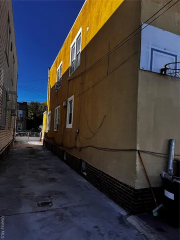 a view of a back yard of the house