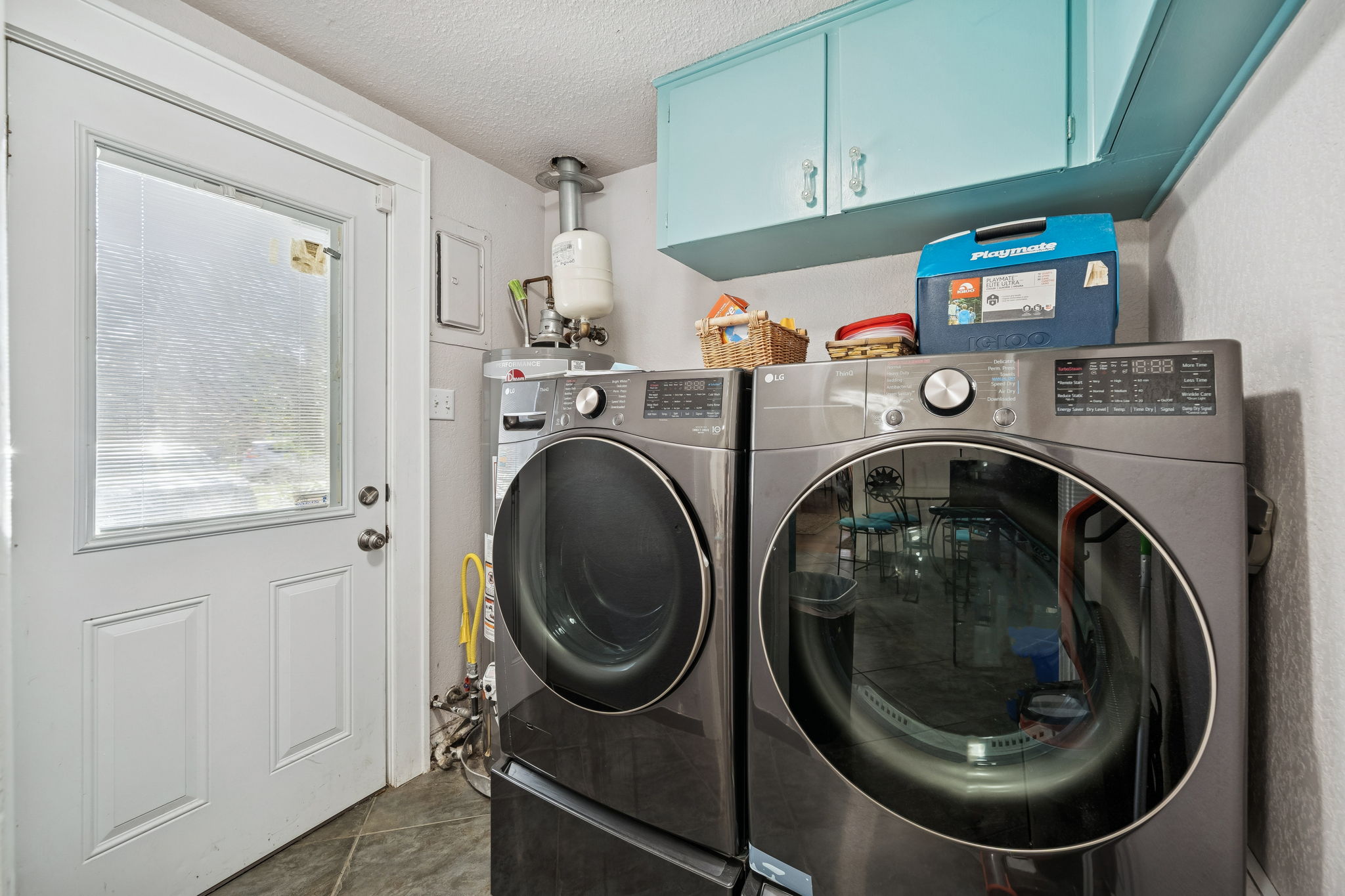 3101 Wheeler Street Austin, TX 78705 - Photo 9 of 20 a utility room with dryer and washer
