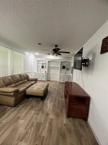 $1,400 | 8141 Glenbrook Drive, Houston, TX 77017