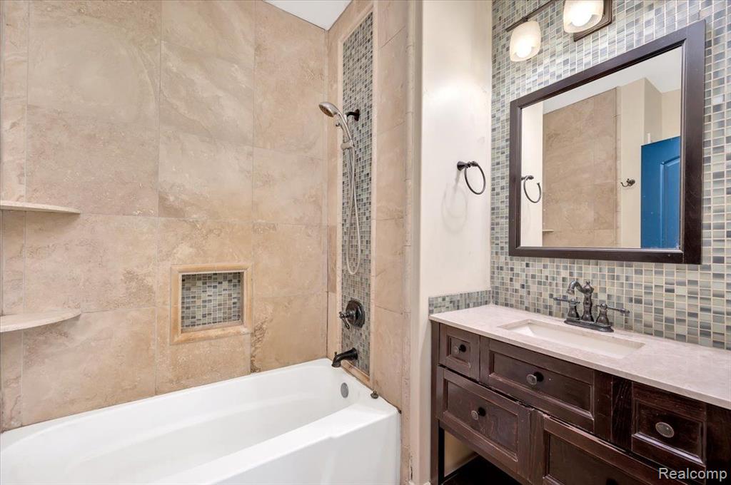 2930 Clarkston Road Lake Orion, MI 48362 - Photo 16 of 26 Gallery Image 16
