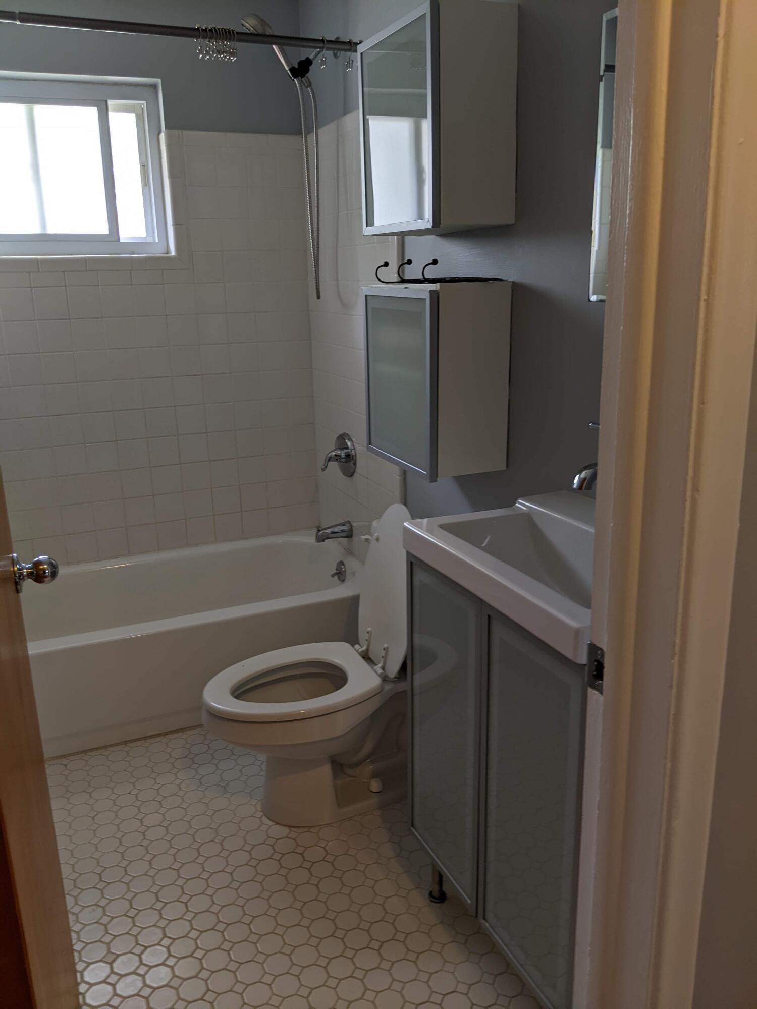 3800 Normandy Road, Unit 1 Royal Oak, MI 48073 - Photo 11 of 17 PXL_20220715_184402712