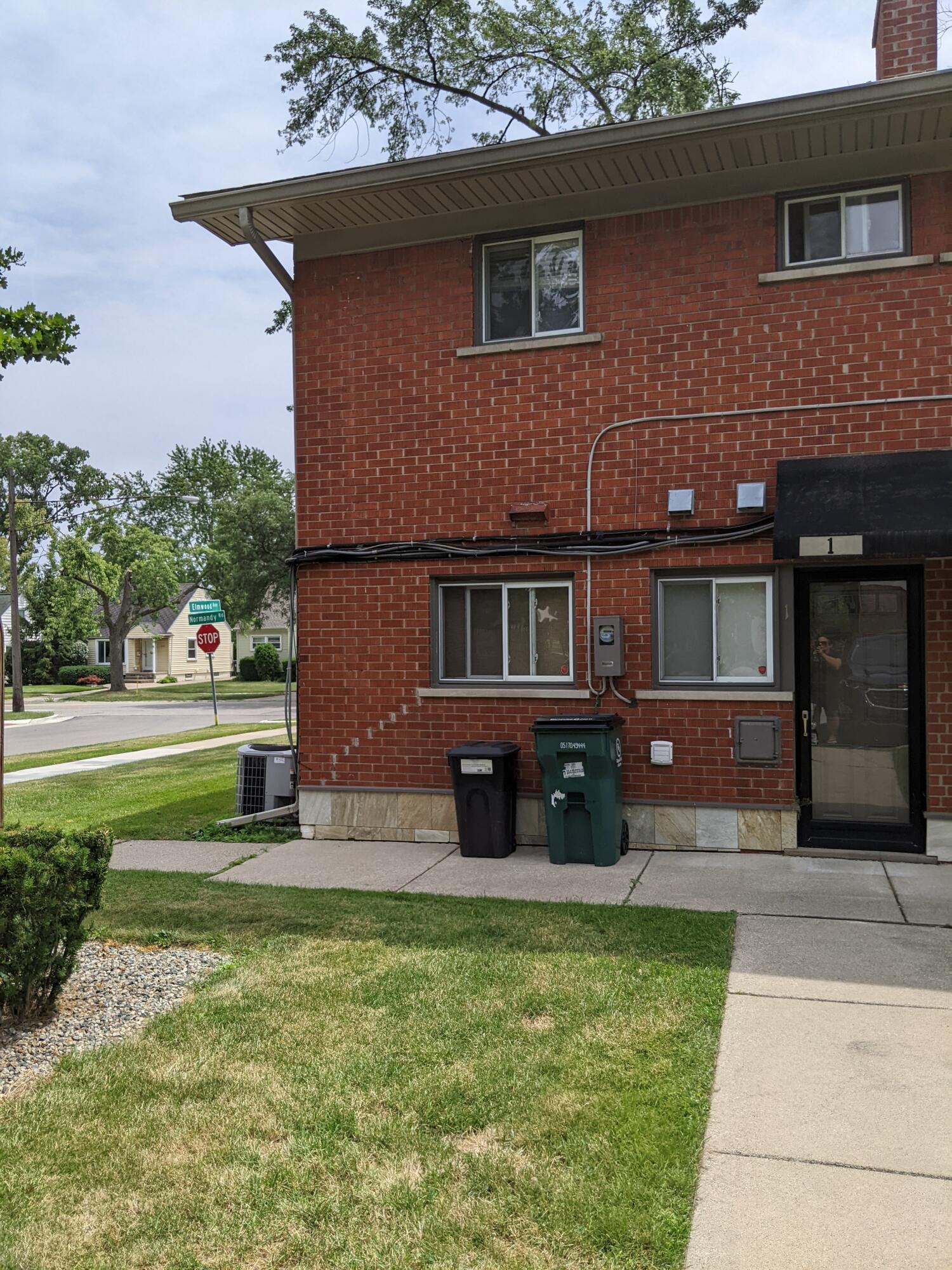 3800 Normandy Road, Unit 1 Royal Oak, MI 48073 - Photo 2 of 17 PXL_20220715_183831134