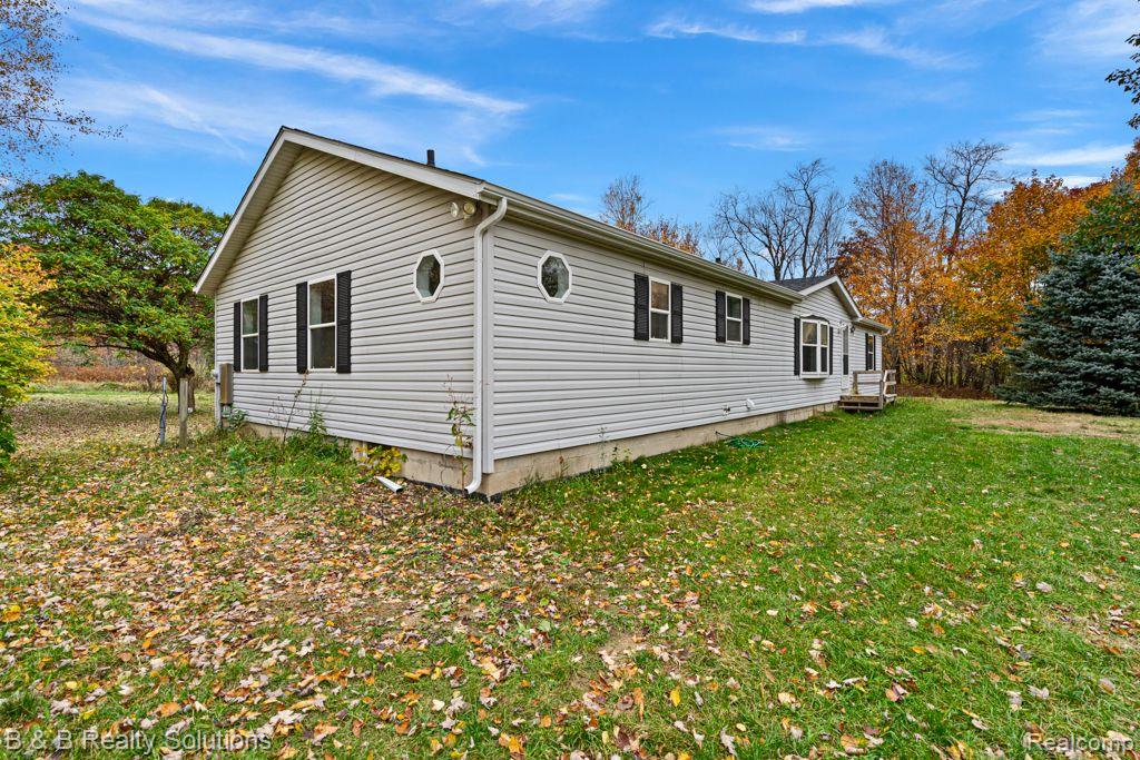 4039 Jefferson Road North Branch, MI 48461 - Photo 2 of 35
