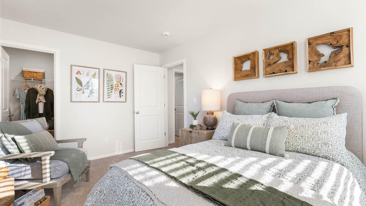 62747 Eagle Road Bend, OR 97701 - Photo 23 of 26 023 bedroom